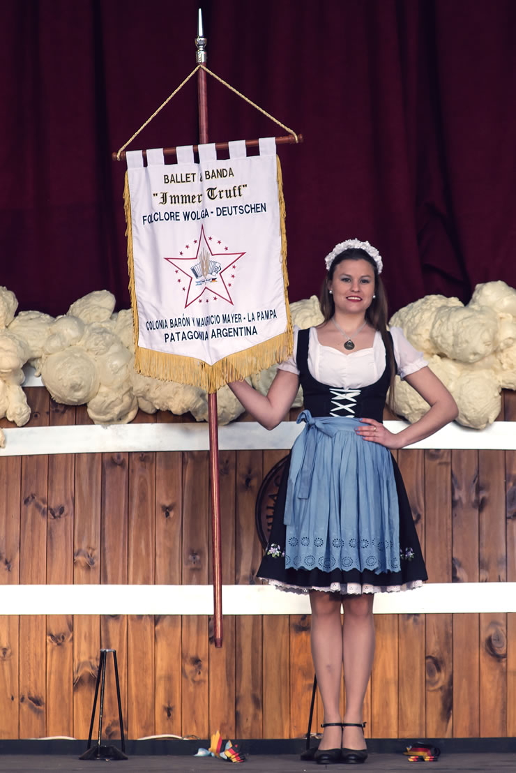 Danzas típicas de los Alemanes del Wolga de Colonia Barón